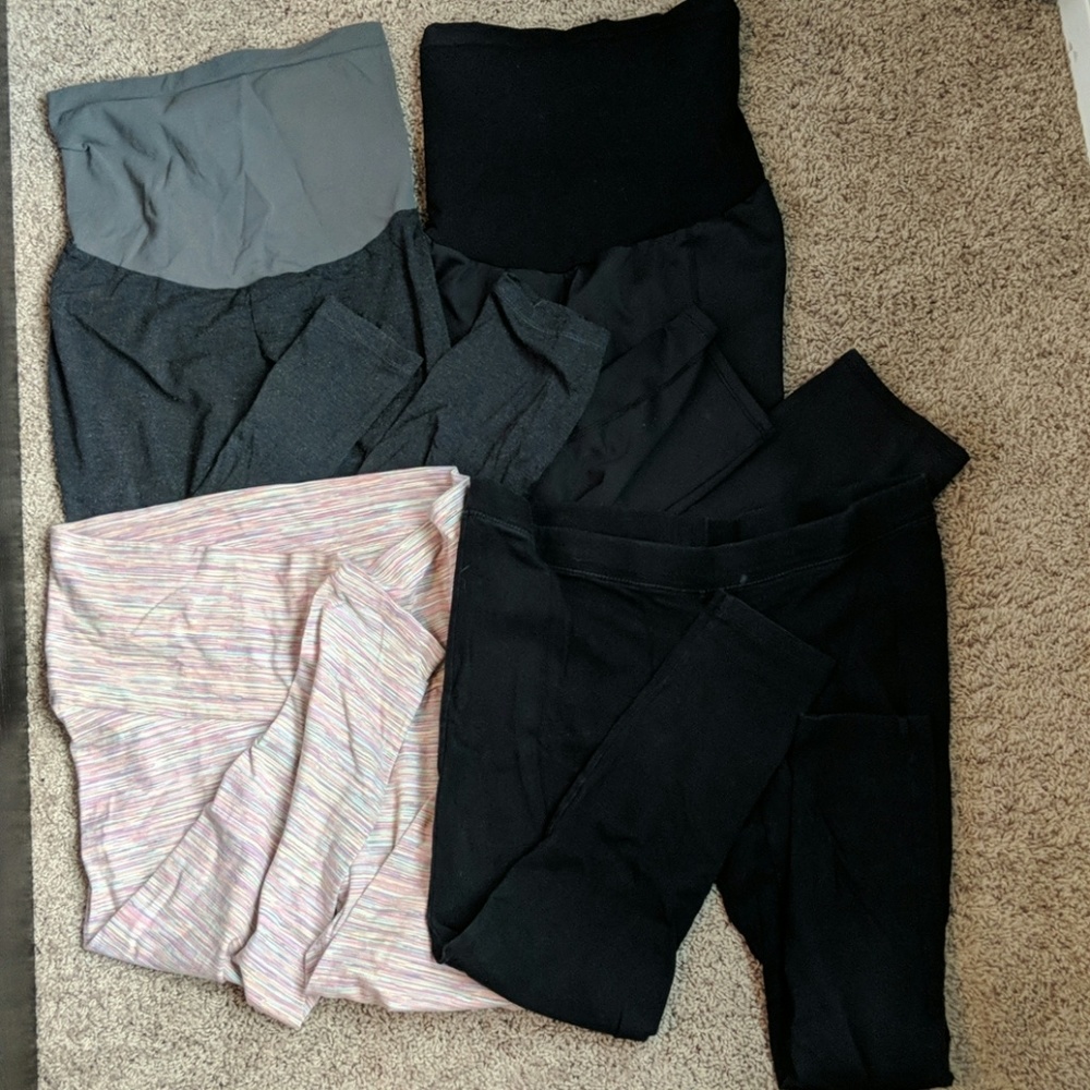 Lot of maternity Capri leggings, size M